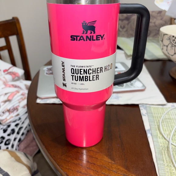 Stanley 40oz H2O Flowstate NEON PINK Quencher - Picture 7 of 7